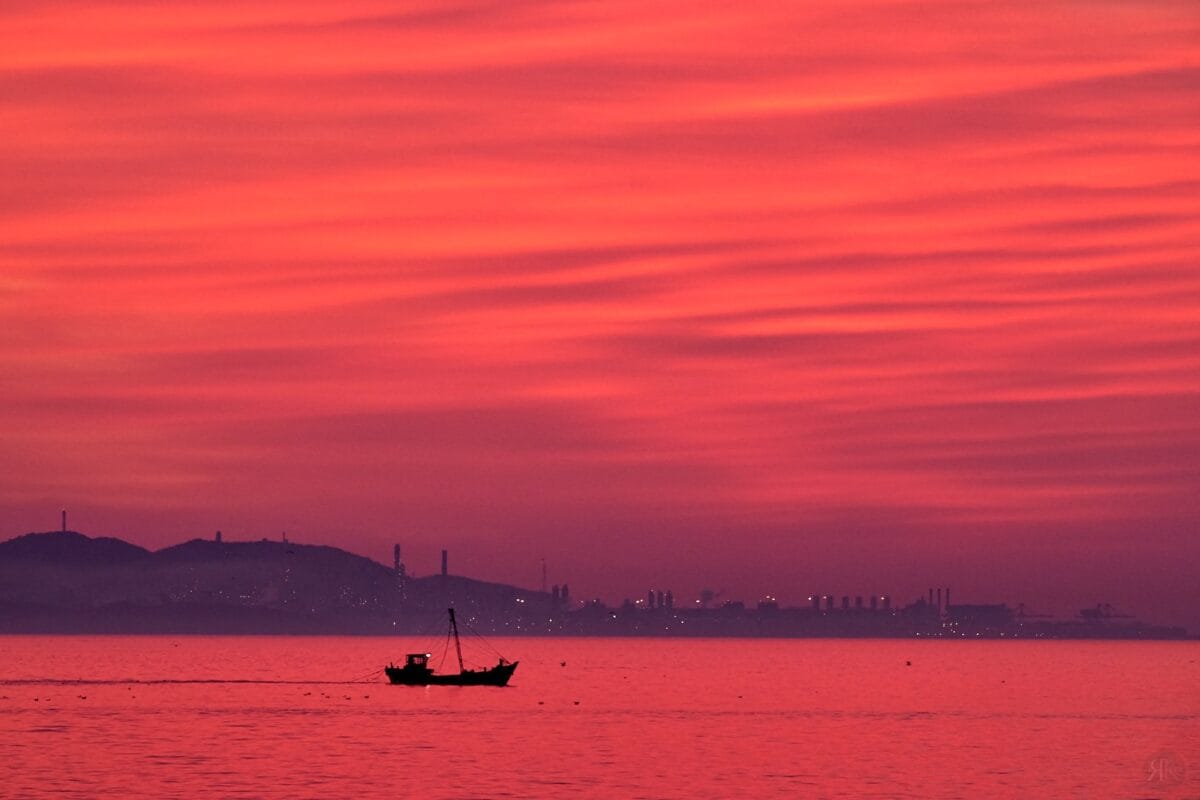 Dalian: The Sky's Canvas Before Dawn 3