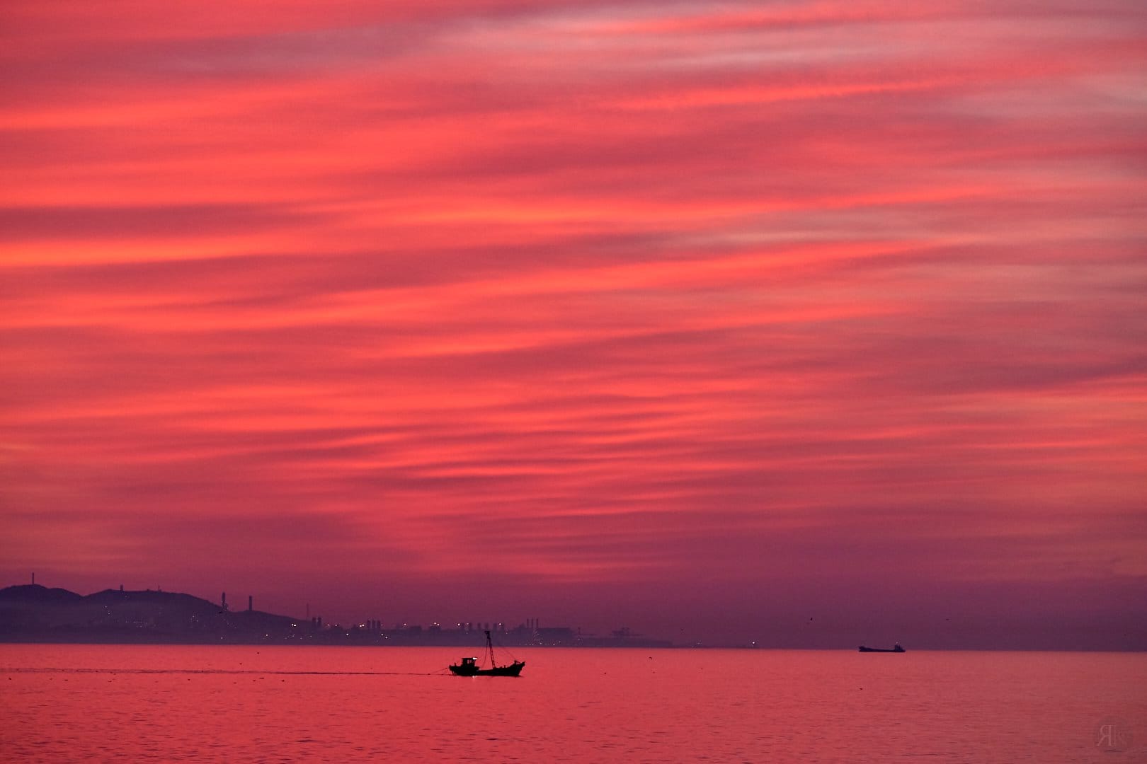 Dalian: The Sky's Canvas Before Dawn 3