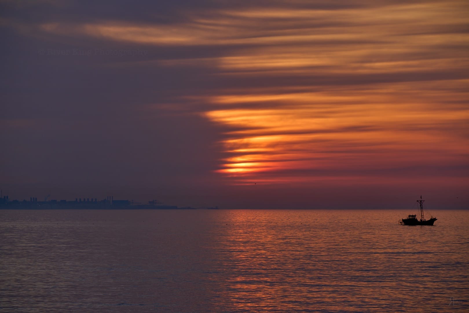 Dalian: The Sky's Canvas Before Dawn 5