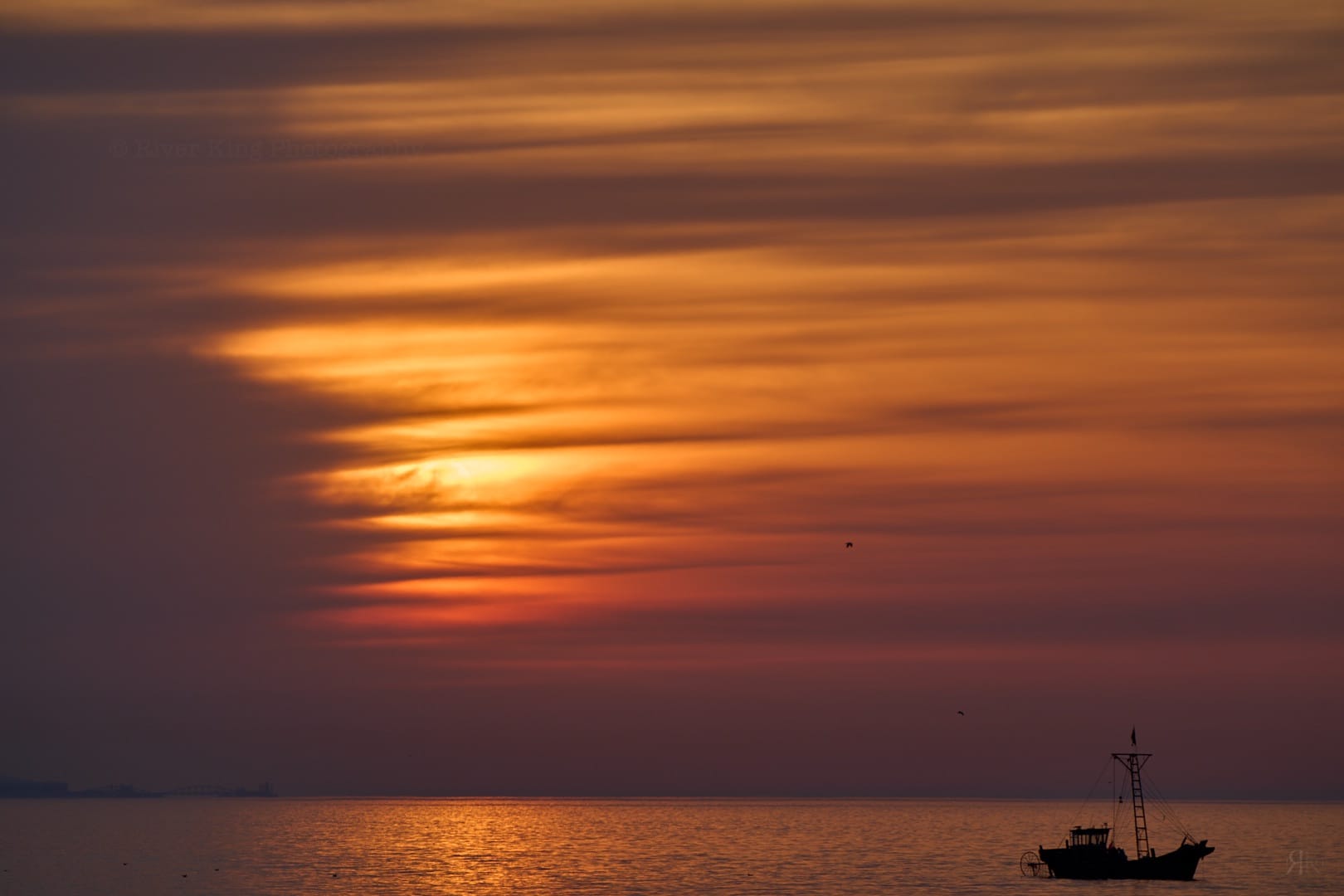 Dalian: The Sky's Canvas Before Dawn 8